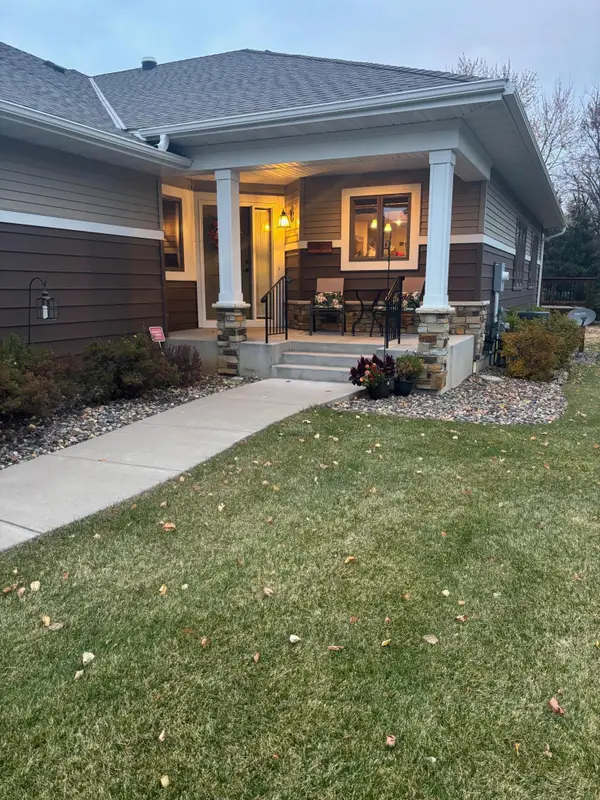 2021 Goodview Avenue N, Oakdale, MN 55128