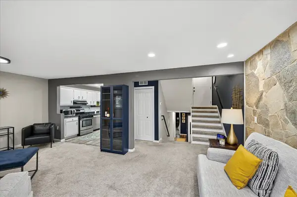 8928 Neill Lake Road #104, Eden Prairie, MN 55347