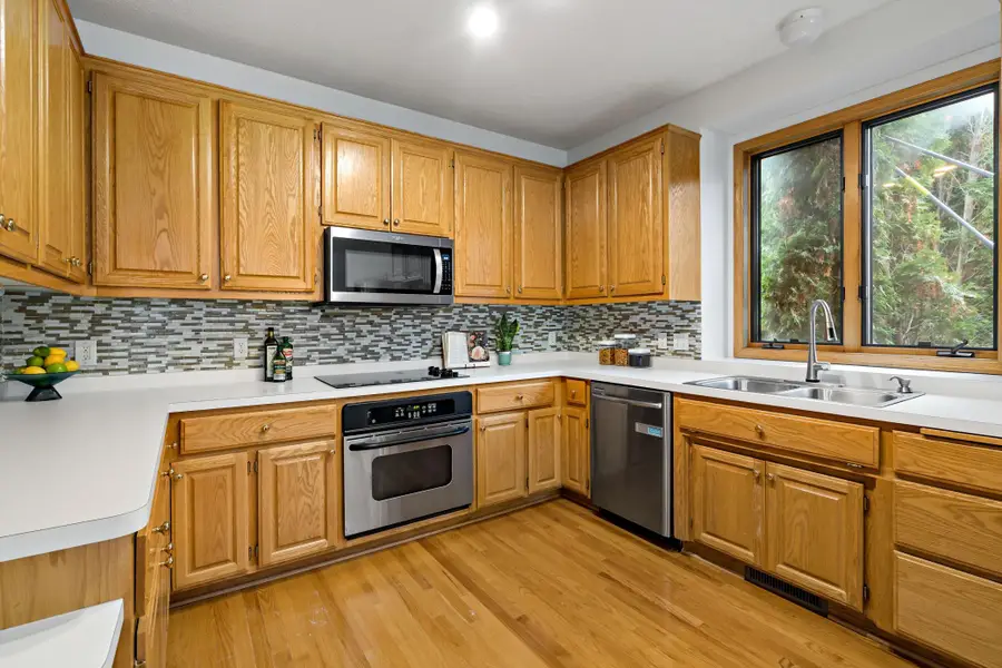 886 Oak Court, Eagan, MN 55123 - Image #2