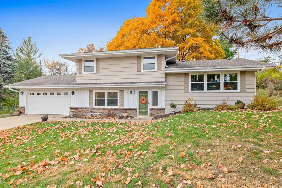 5233 Heritage Hills Drive, Bloomington, MN 55437 - Image #2