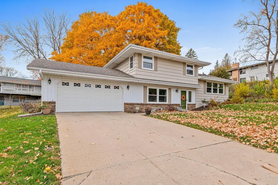 5233 Heritage Hills Drive, Bloomington, MN 55437 - Image #3