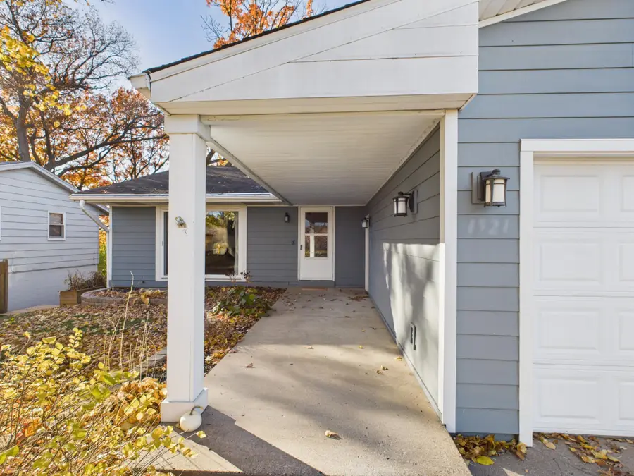 1521 Flag Avenue N, Golden Valley, MN 55427 - Image #2