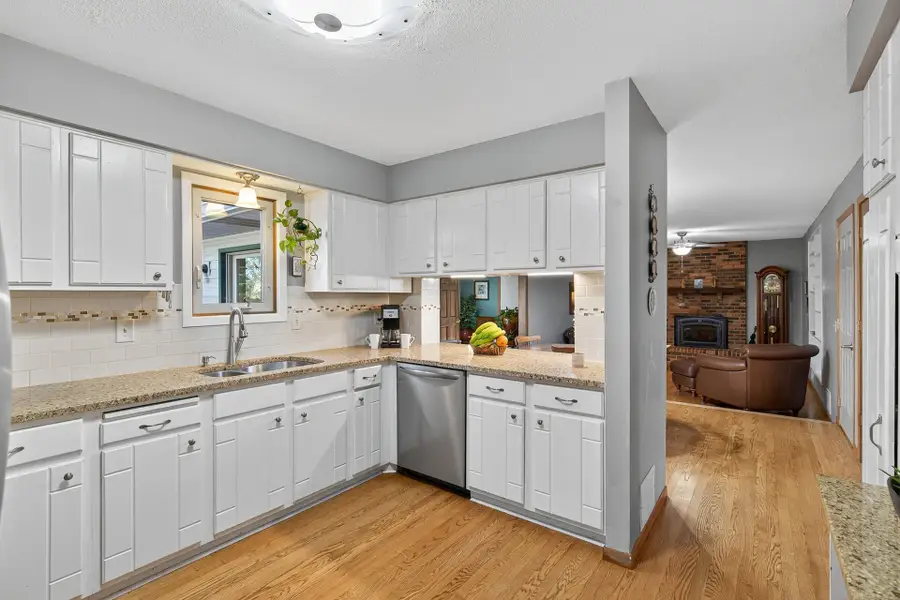 15716 Hayes Trail, Apple Valley, MN 55124 - Image #2