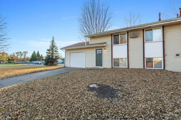 1076 Sibley Street S, Shakopee, MN 55379