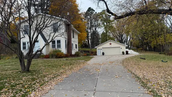 1895 Howard Street N, Maplewood, MN 55109