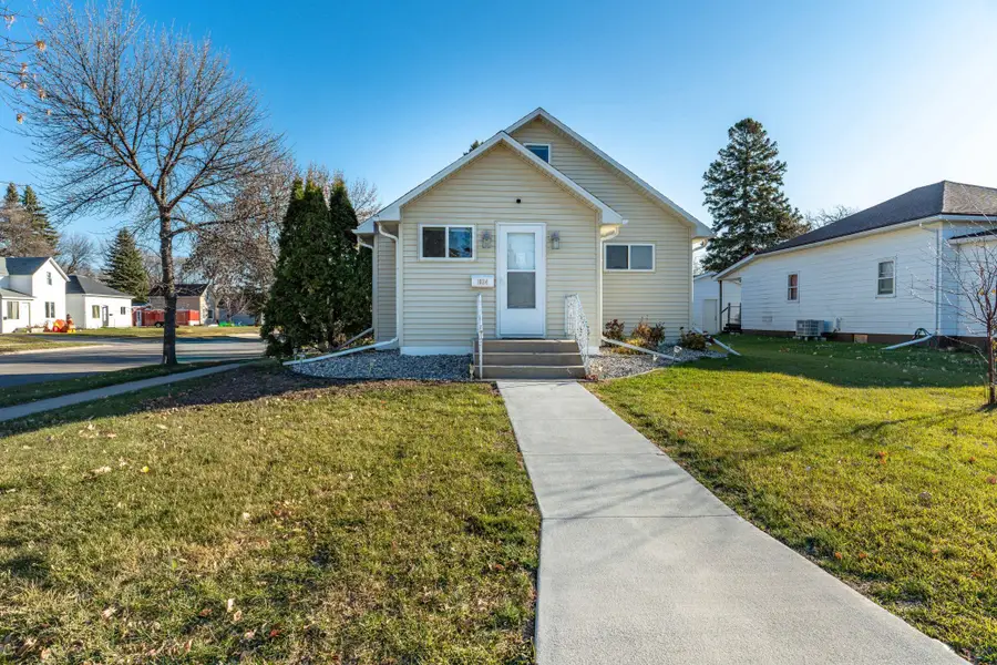 1024 Stearns Street, Crookston, MN 56716 - Image #2