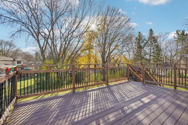 9685 Clover Circle, Eden Prairie, MN 55347