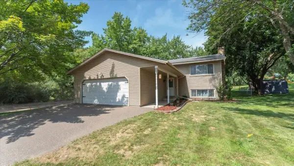 899 123rd Lane Nw, Coon Rapids, MN 55448