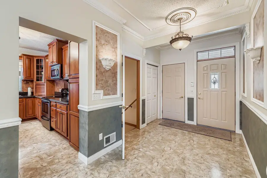 602 Marie Avenue W, Mendota Heights, MN 55118 - Image #2