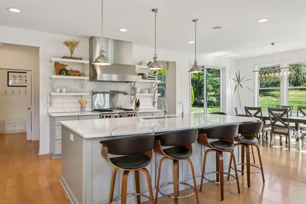 1631 Deephaven Drive, Woodbury, MN 55129