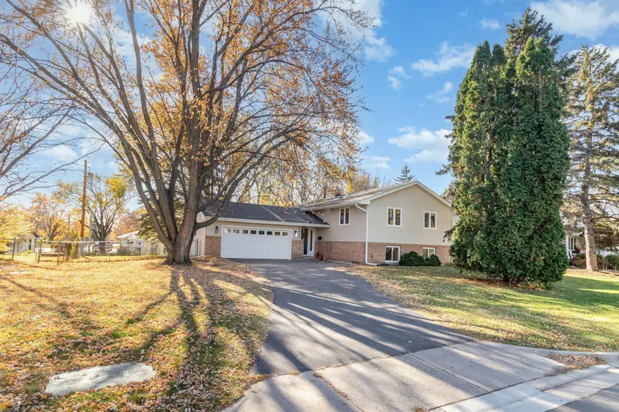 2412 34th Avenue Ne, Saint Anthony, MN 55418 - Image #2