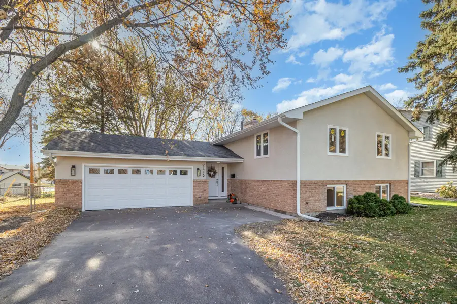 2412 34th Avenue Ne, Saint Anthony, MN 55418 - Image #3