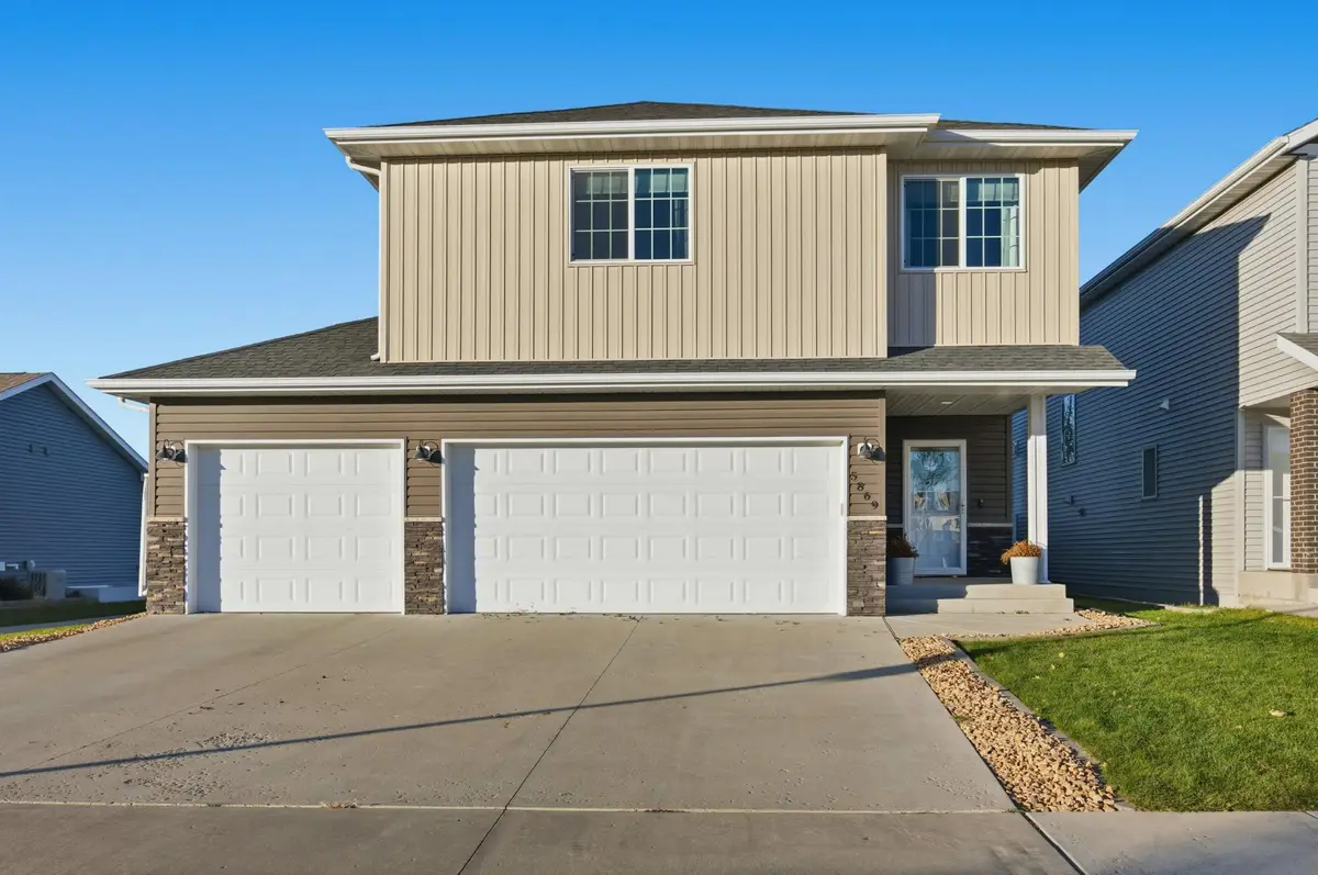 5869 55th Avenue S, Fargo, ND 58104 - Image #1