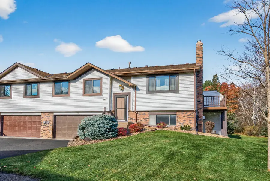 5586 Donegal Drive, Shoreview, MN 55126 - Image #2