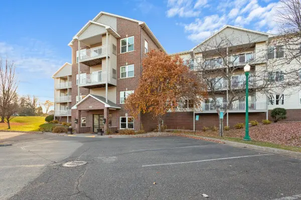 2231 Penn Place #201, North Saint Paul, MN 55109