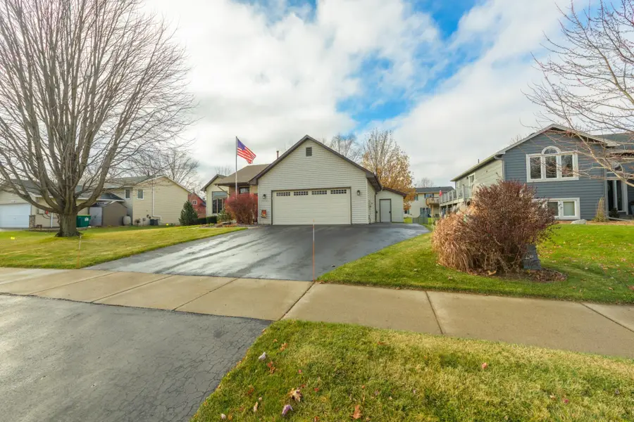 17295 Fieldcrest Avenue, Lakeville, MN 55024 - Image #2