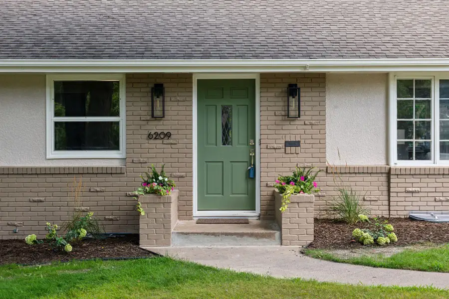 6209 Halifax Avenue S, Edina, MN 55424 - Image #2