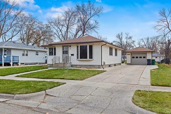 611 Camden Drive, Marshall, MN 56258