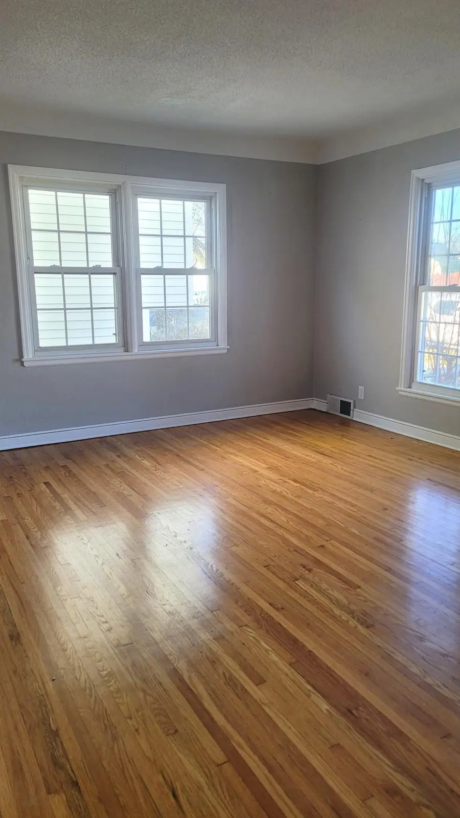 960 Geranium Avenue E, Saint Paul, MN 55106 - Image #2