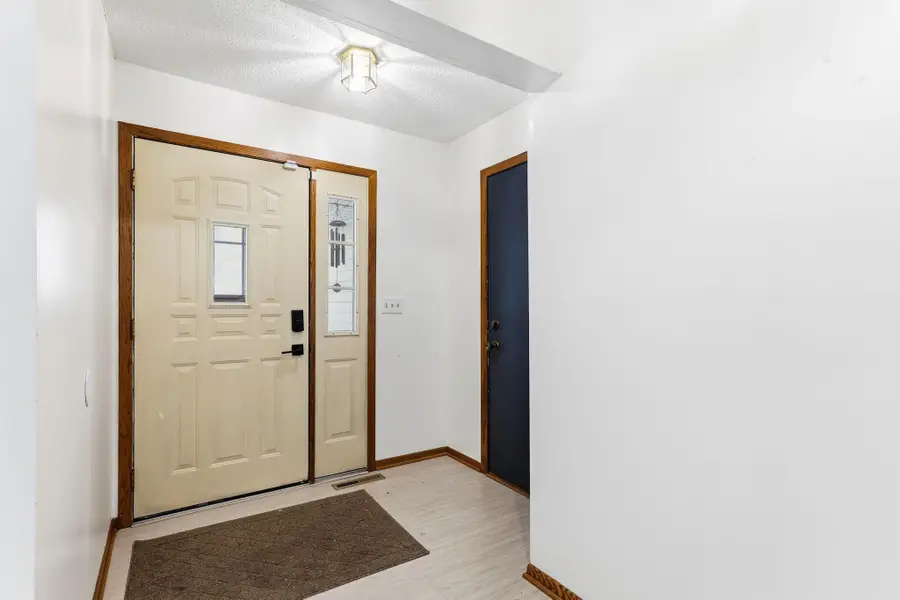 1860 Hilo Court N, Oakdale, MN 55128 - Image #2