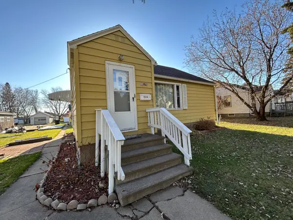 1514 12th Street S, Virginia, MN 55792