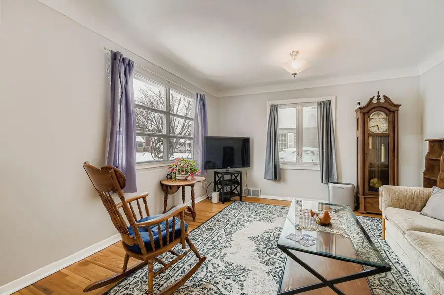 176 Logan Avenue W, West Saint Paul, MN 55118 - Image #2