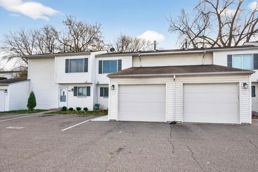 605 Portland Drive E, Burnsville, MN 55337 - Image #2