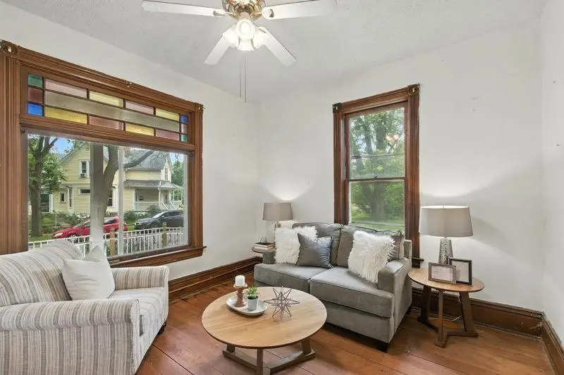 697 Tuscarora Avenue, Saint Paul, MN 55102 - Image #2