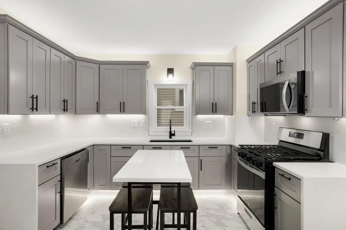 773 Hawthorne Avenue E, Saint Paul, MN 55106 - Image #1