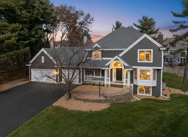 1746 Interlachen Bay, Woodbury, MN 55125