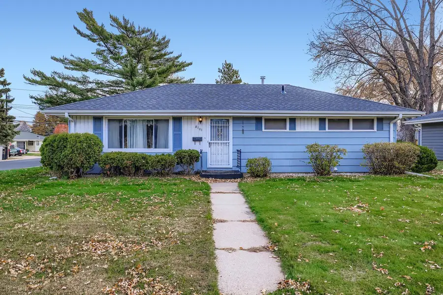 8101 Clinton Avenue S, Bloomington, MN 55420 - Image #2