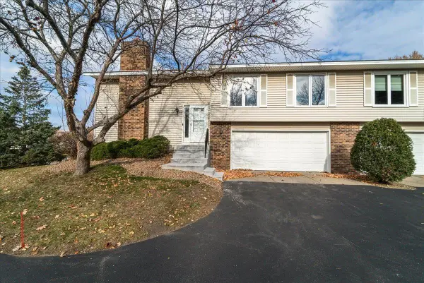 1621 W 140th Street, Burnsville, MN 55337