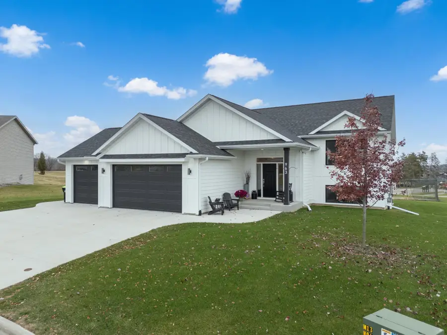 963 Golfview Avenue, Zumbrota, MN 55992 - Image #2