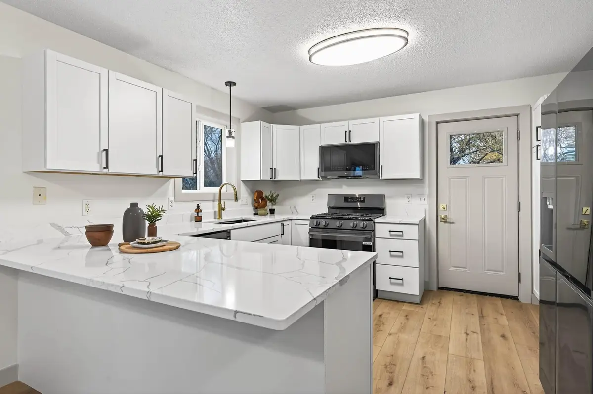 273 Butler Avenue E, West Saint Paul, MN 55118 - Image #1