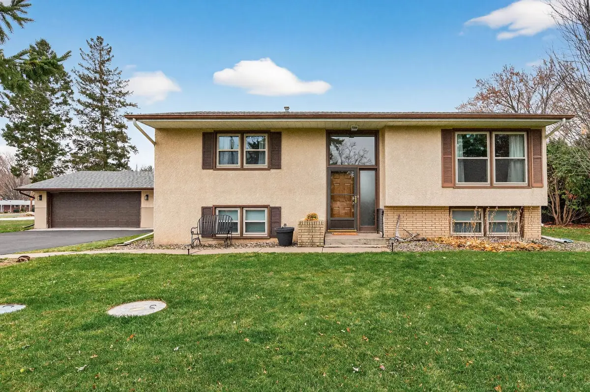 8657 Ironwood Trail N, Lake Elmo, MN 55042 - #1