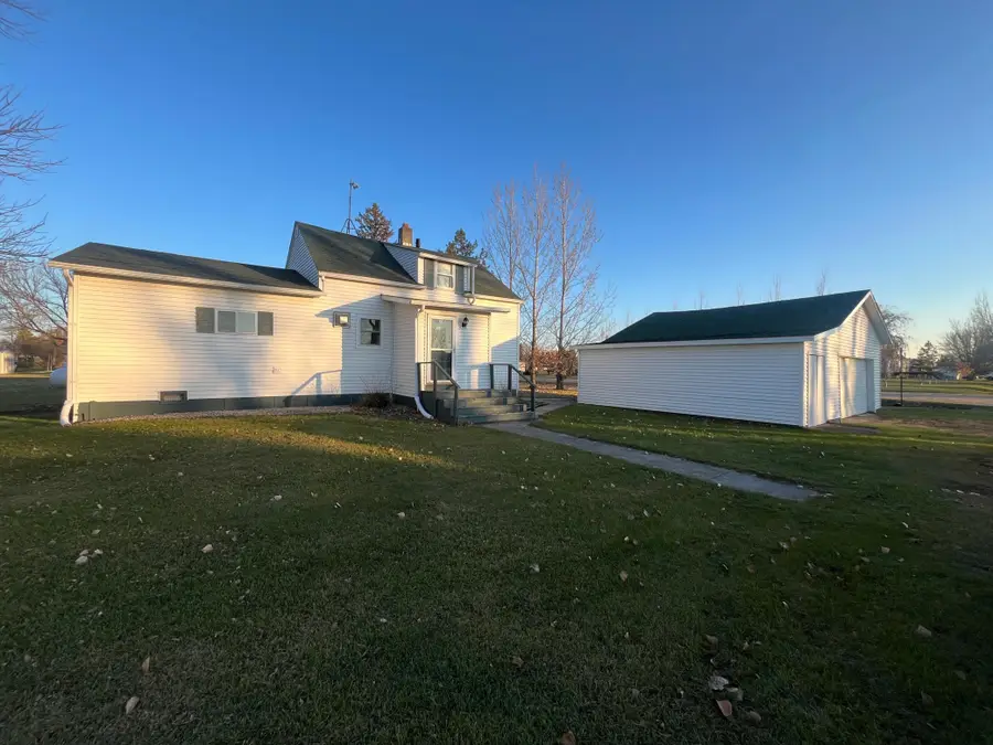 514 Adams Avenue Sw, Red Lake Falls, MN 56750 - Image #2