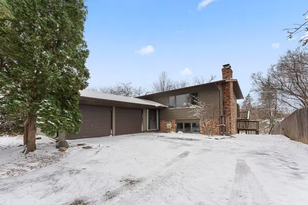 12312 Villaburne Drive, Burnsville, MN 55337