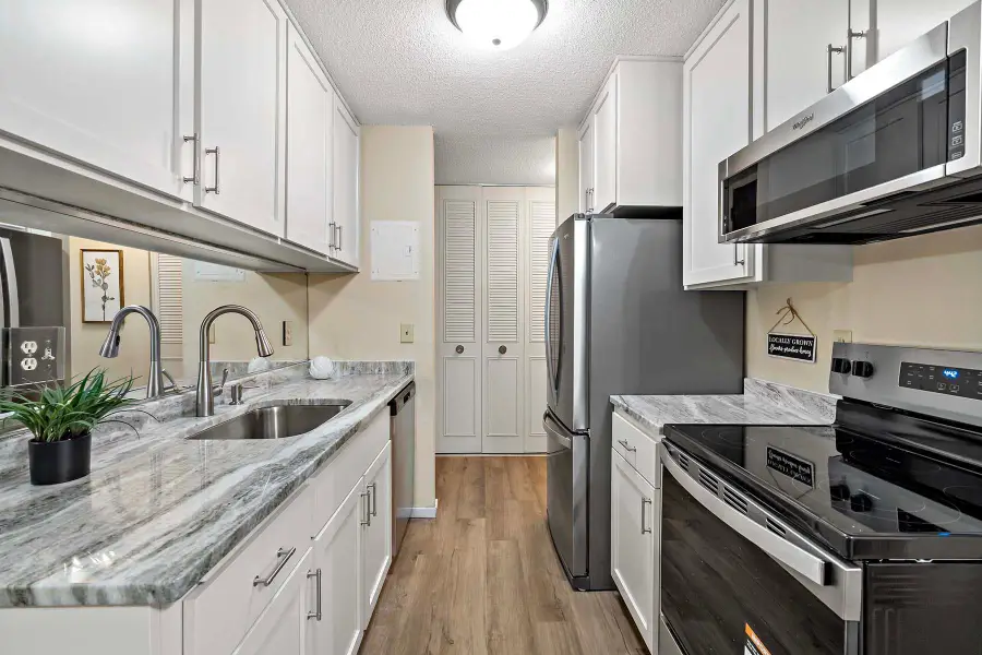 2800 Hamline Avenue N #112, Roseville, MN 55113 - Image #2