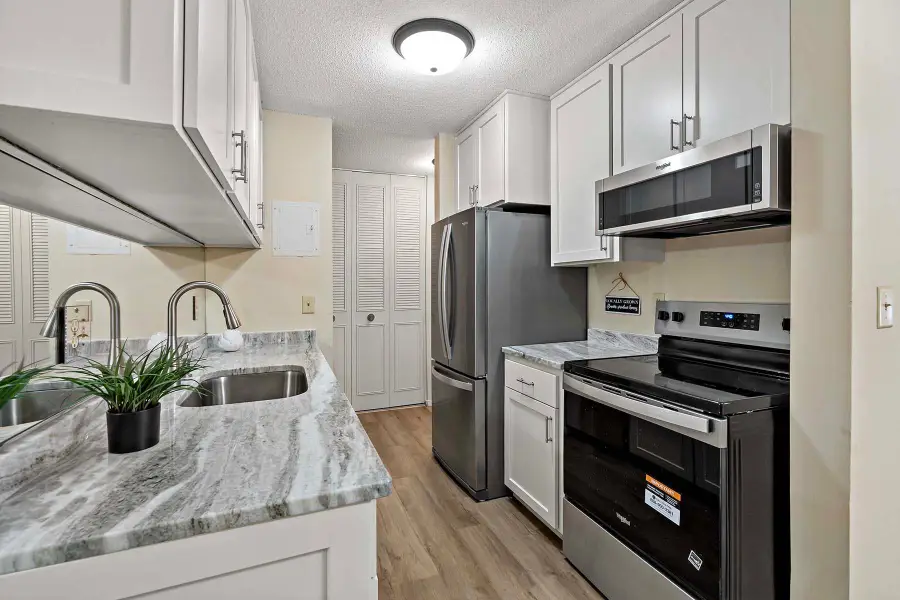 2800 Hamline Avenue N #112, Roseville, MN 55113 - Image #3