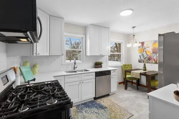 947 Lovell Avenue W, Roseville, MN 55113