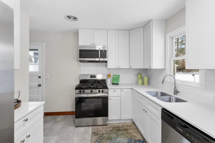 947 Lovell Avenue W, Roseville, MN 55113 - Image #3