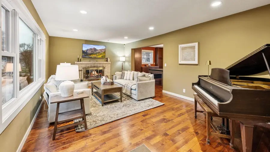 2545 Cavell Avenue N, Golden Valley, MN 55427 - Image #3