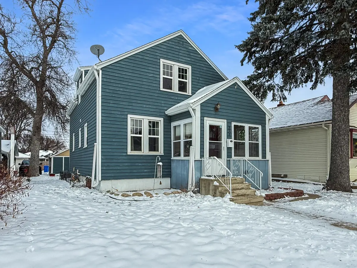 337 Elmwood Avenue S, Fargo, ND 58103 - Image #1