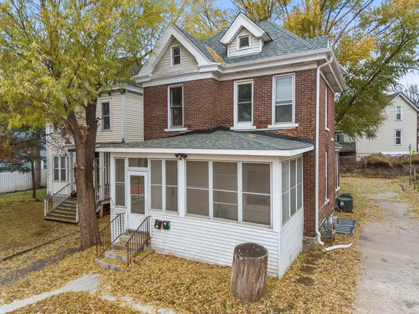 893 Hudson Road, Saint Paul, MN 55106