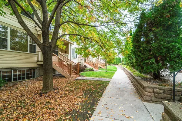 13888 52nd Avenue N, Plymouth, MN 55446