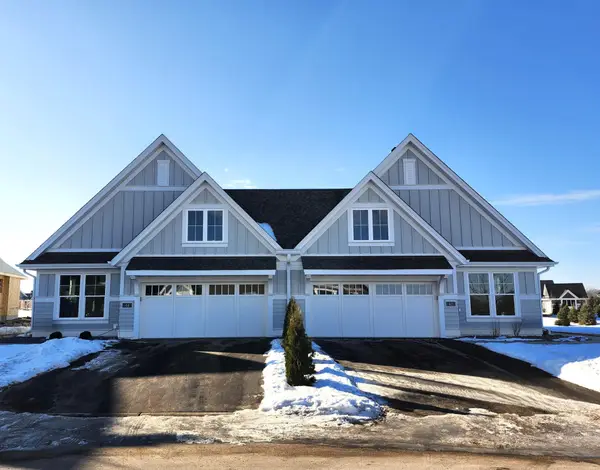 42 Spring Farm Road, North Oaks, MN 55127