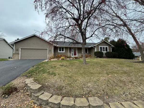 1746 White Oak Drive, Chaska, MN 55318