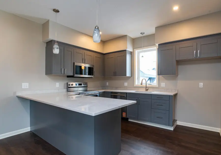 1106 Hawthorne Avenue E, Saint Paul, MN 55106 - Image #3