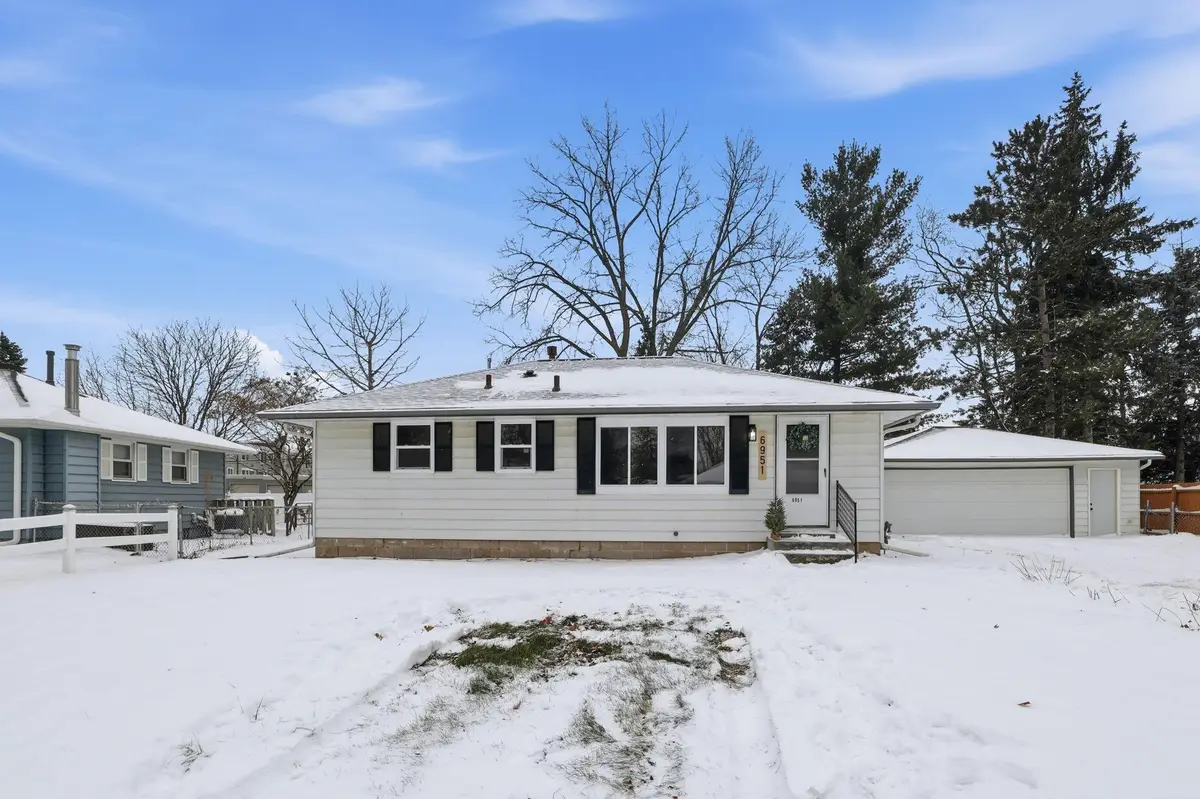6951 11th Street N, Oakdale, MN 55128 - Image #1