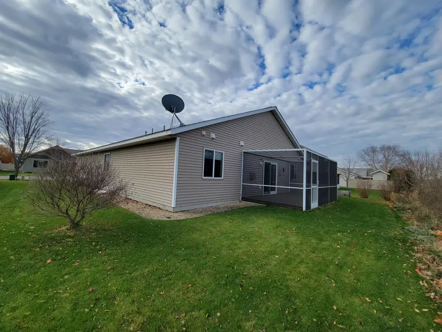 6827 22nd Street N, Saint Cloud, MN 56303 - Image #2